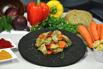 POLLO IN UMIDO CON CARCIOFI CAROTE E PATATE GR.250 - 